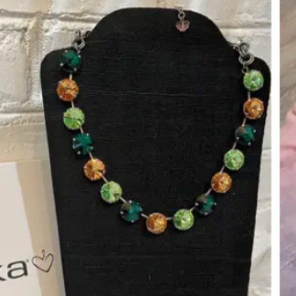 Sabika vienna choker